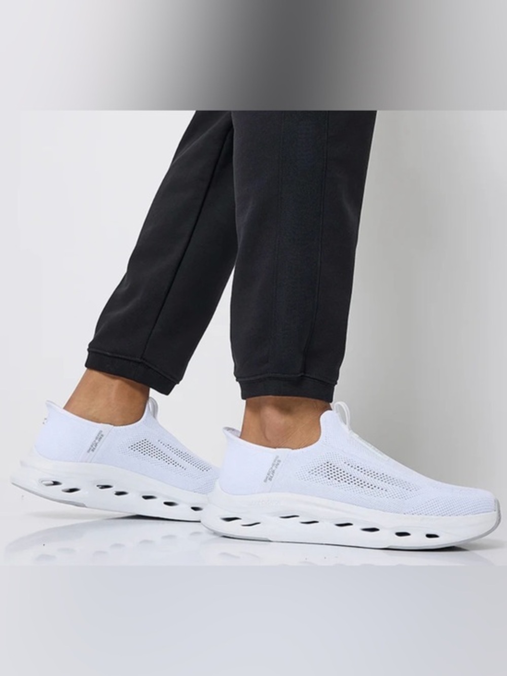 Skechers Men's Max Cushioning Glide Step Euclid Hands Free Slip On Size 10